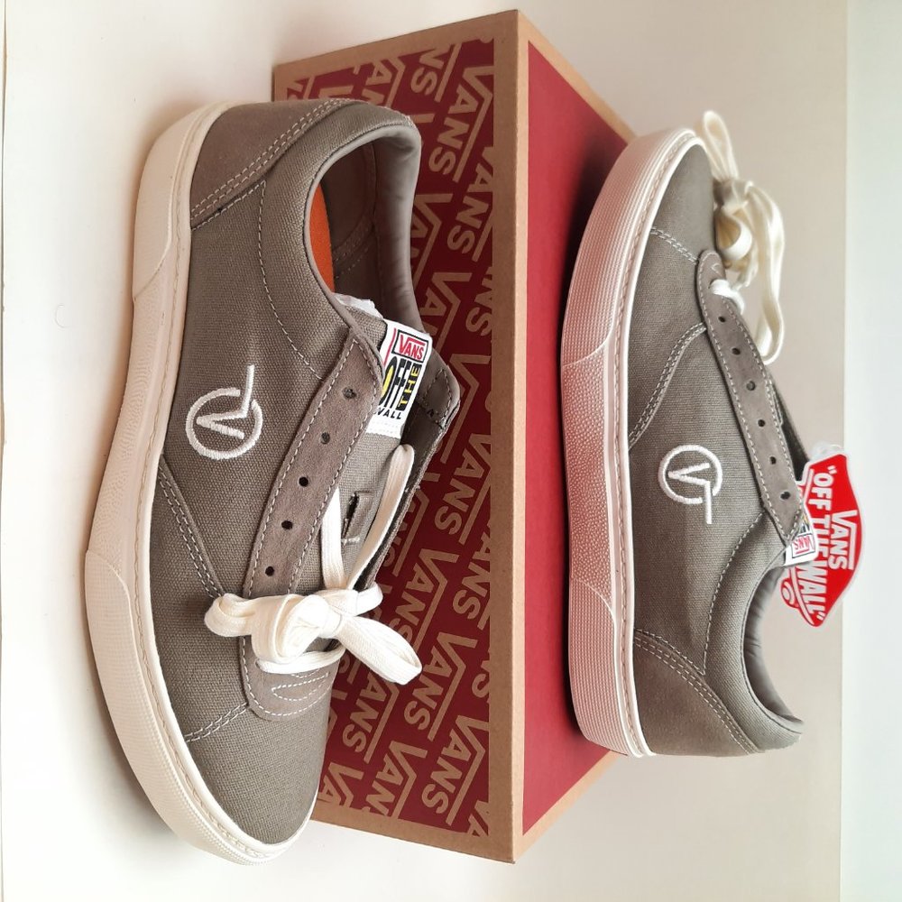 Brand new Vans Paradoxxx size 9.5 in canvas
